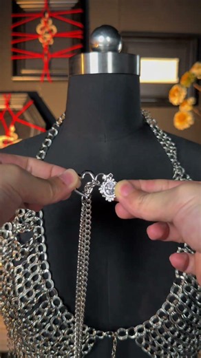 Silver chain necklace with star pendant details