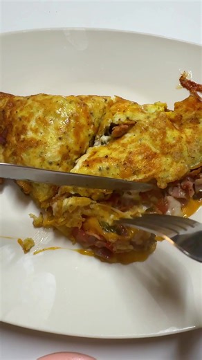 Sometimes the quiet moments hit the hardest 🍳 Just eggs, butter, and a little peace in the kitchen. Save this for a slow morning or when you need something simple 🤍 Follow @recipesbydonna for easy, real-life meals you’ll actually make. #CalmCooking #OmeletTime #SimpleMeals #RecipesByDonna #foodreels