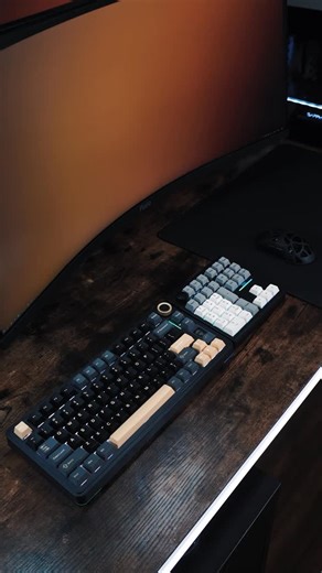 Eme Tech | Do you have a compact gamer keyboard, but miss a full-size one at work? The Epomaker TH33 is the solution. Learn more about the bio link .... | Instagram