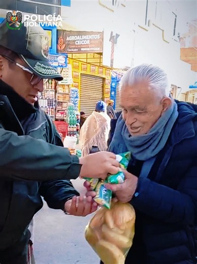 Entrega de refrigerio en El Alto con PIL Andina