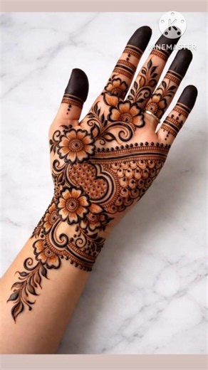 Minimalist Mehndi Designs that made you modern & classy🖤🌸