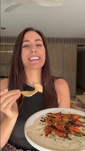 I can’t help myself 💁‍♀️ Maple Roasted Carrots with Creamy Butter Bean Dip