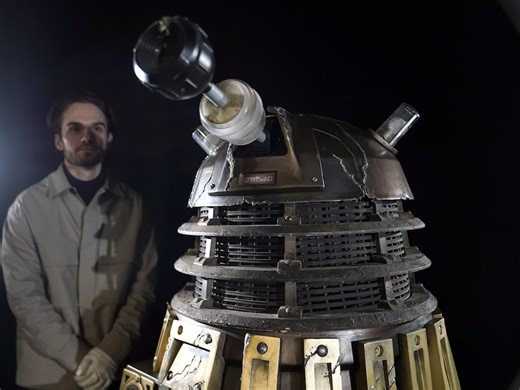 Tardis, Dalek and Doctor Who costumes to go under the hammer