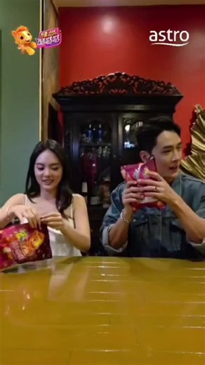 新传媒艺人Tyler与Chantalle的盲袋挑战