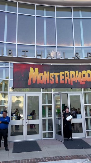 Come with me to Monsterpalooza in Pasadena, California #robzombie #monsterpalooza #m3gan #jasonvoorhees #scream #ghostface #convention #horror #horrortok #scary #halloween #screammovie