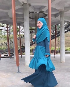 Sister Ready ? Kita Release jam 4 petang ini “ Set Malaikha “ • Available 6 Colours : Blue Night Fury Peach perfect Lavender Chronicle Dark Chocolate cadbury Nude Charm Soft Pink Miracle . Set Jubah Dress Malaikha 1x Shawl Labuh muslimah cukup lebar cukup panjang 1x Jubah Dress Harga : Rm 139 only FREE postage for Semenanjung ( ss Tambah Rm 5 ) + FREE Sock 罹 kaki muslimah / Handsock muslimah ( warna & design adalah secara random ) | Alwadel Hijab | Facebook