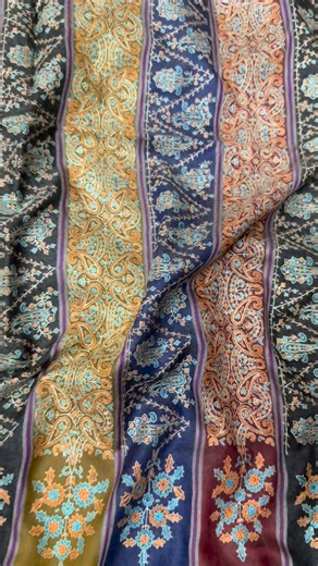 See bee shawls on Instagram: "This pashmina shawl blends heritage with modern elegance. Handcrafted by skilled artisans, it features delicate Jama for a subtle, sophisticated sheen. Made from 100% pure pashmina wool, it offers exceptional softness, warmth, and a fluid drape—perfect for festive occasions or elevating everyday style. Color: multicoloured Pattern: jama Material: 100% Pure Pashmina Type: Handloom Gender: Women Occasion: Festive / Regular / Formal Dimension: 100 x 200 cm Care: Dry Cl