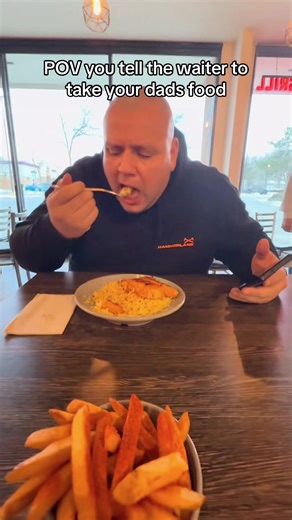 Waiter taking food away prank😂😂#scarecam #fyp #prank #funnyvideo #funny