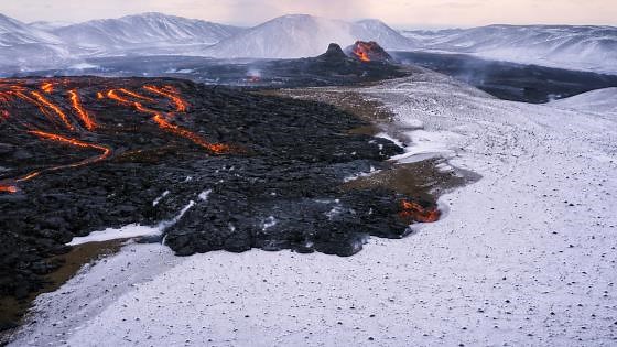Hur kan lava finnas i snö?