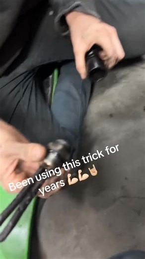 Put a block heater in my dads #6leaker today but thanks to the ole #vacuum we stayed nice and dry!! #6leaker #6oh #6blow #6liter #6point0 #6ohpowerstroke #wiggysgarage #dieselmechanic #mechanicsoftikt | MobileMechanic | Facebook