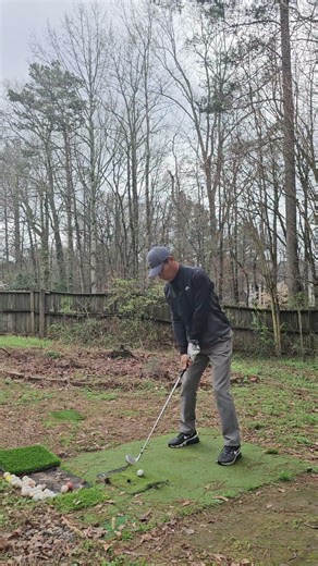 Backyard practice(#Senior's_Iron swing) #golfswing
