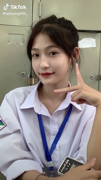 Creative Hand Gestures in Professional Settings