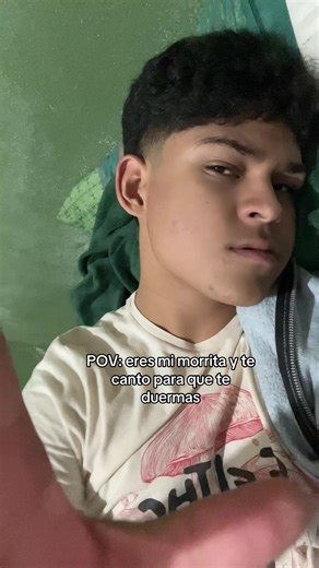 Video de maelpouu (@maelpouu) relacionado con “me singing a lullaby on mic to help him sleep”