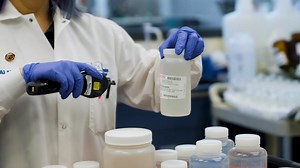 👩‍🔬 INTEGRITY: With 12 years of dedicated service at SAWS, Senior Environmental Lab Chemist Debra Almaraz plays a vital role in protecting public health by ensuring the quality of our drinking water. With a deep commitment to accuracy, honesty, and public trust, she believes integrity is the foundation of everything she does — because public health depends on it. #WomensHistoryMonth | San Antonio Water System