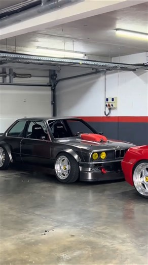 Ferrari czy BMW E30? 🤔🔥 #ferrari #bmwe30 #vs #shorts