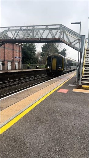 SWR 159 passing platform 1 for reading with 5 carriages