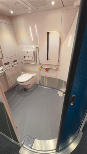 A Look of Amtrak’s NextGen Acela Train Restrooms 🚽 The doors are 100% automatic with a voice that remind you to lock the doors if you haven’t done so. #Acela #Amtrak #AcelaNextGen #PennStation | NYC Subway Life