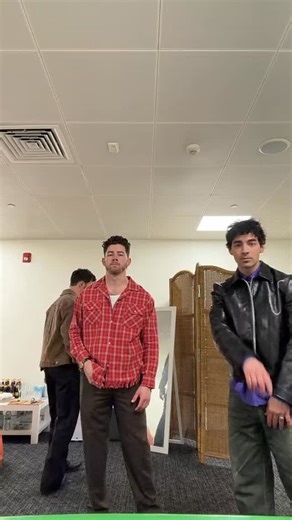 How it feels to have confirmed shows back with your brothers again AND more hometown announcements coming up 👀 | Jonas Brothers