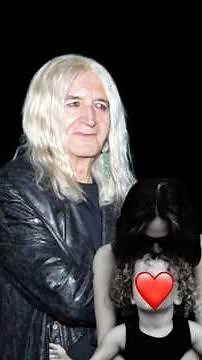 Νίκος Καρβέλας με τον 3χρονο γιο του στο πιάνο! 🎹💛 #nikoskarvelas γιος καρβελα #shorts #short