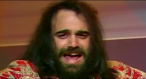 Morreu Demis Roussos, o cantor que ajudou a criar a banda-sonora dos anos 1970