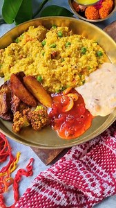 Bhoger Khichuri (Bengali style Bhog Khichdi) recipe🔥 Ingredients- 200gms gobindobhog rice 200 gms moong dal 2 potatoes 1 cauliflower 3 tomatoes 50 gms green peas 4 green chillies 3 tbsp dessicated coconut 1 tbsp sugar 2 tbsp ginger-green chilli paste 1/2 tbsp turmeric 1/4 tsp asafoetida 1 tbsp cumin powder 2 tbsp garam masala powder Salt to taste Whole spices- 2 dry red chillies 2 bay leaf 10-12 black peppercorns 3-4 green cardomom 2 black cardomom 2-3 cloves 1 tsp cumin seeds 1 cinnamon stick