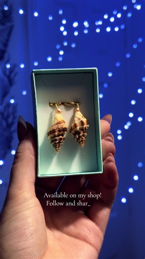 Make shell earrings with me ! 🐚🩵🌺 #earrings #jewellery #handmadejewelry #summerjewelry #shelljewelry