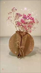 Make a beautiful simple flower vase #diy #diycrafts #craft #flowers | Craft Home