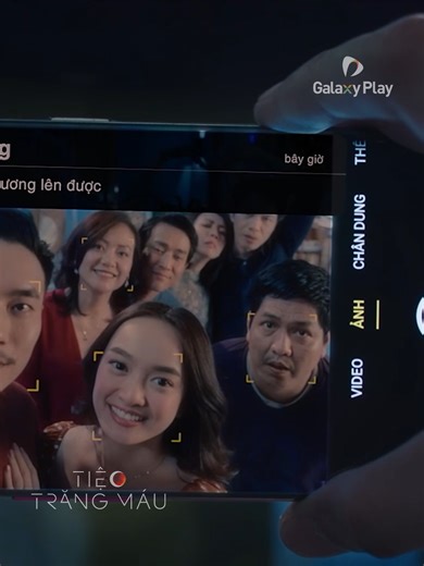 Ủa cũng biết ghen luôn 🤣 #galaxyplay #tiectrangmau #phimviet #xemphimsoiphim #tiktokgiaitri #thaihoa #thutrang #kaitynguyen #kieuminhtuan #honganh #huavivan #ducthinh #tiktoksoiphim #filmtok #movietok