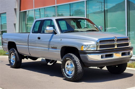 1995 Dodge Ram 2500 Laramie SLT Club Cab 4×4 Cummins 5-Speed