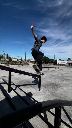 Nose Grind Handrail📕 #skateboarding #skate