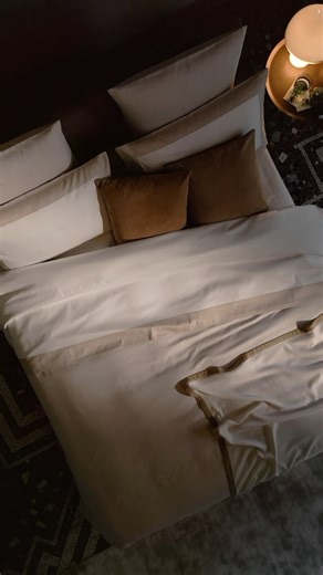 Layer the Bold bed linen collection with buttery-soft suede and cosy cashmere pieces, creating a soothing bed ensemble of understated elegance.⁠ ⁠ #Frette #MomentsOfDreaming | Frette