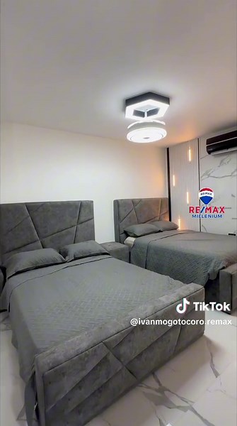 En venta Imponente Casa Villa Lago Country ll a estrenar actualizada con acabados de lujo sistema inteligente 📍Ubicado; Av Fuerzas Armadas Posse 650 m2 *Distribuidos en 2 plantas* Terraza -4 habitaciones vestier c/u con baños privado -1habitacion de serv. -5 baños -2 P/E -Sala concepto abierto -Cocina actualizada con tope de piedra sintetica sus Electrodomésticos Marca tecmidoor -Camaras de seguridad luces led en toda la casa -19 toneladas de aire acondicionado -Pisos de porcelanato italiano -T