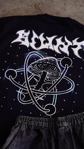 Camiseta da Blunt + bermuda cargo da Overking + Öus Fluente GTX