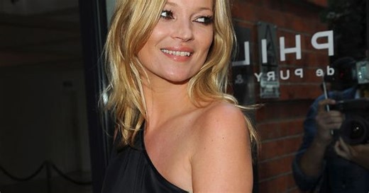 Lato 2025 należy do zmysłowej sukienki “Kate Moss style”