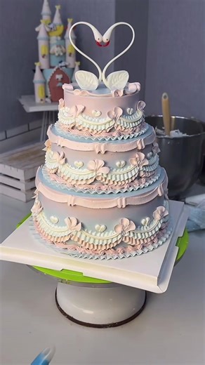 Vintage Cake Decorating Tutorial