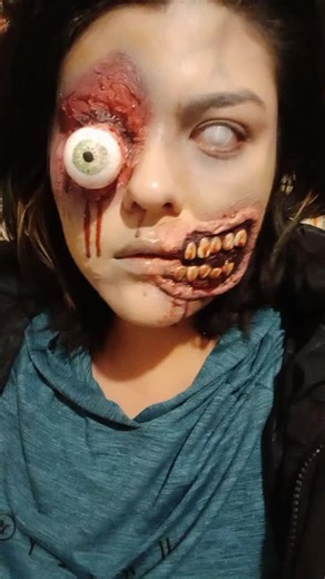 Maquillaje de zombie #zombiemakeup #zombie #dead #makeup #makeupartist #zombieinspiration #halloween #tiktok