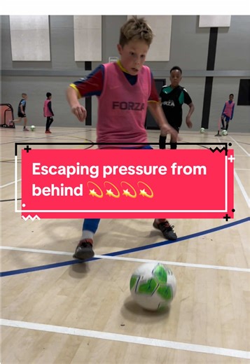 Escaping pressure from behind 💫 1️⃣Scan 2️⃣Body Feint 3️⃣Turn Selection 4️⃣Acceleration To Escape #BallerBase #SmallGroupSessions #football #footballer #footballcoach