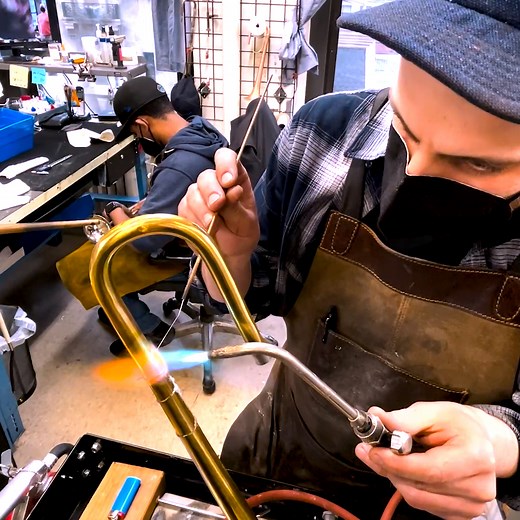 Josh Landress is the owner of J. Landress Brass, a brass-instrument-restoration and retail company in New York City. He walks us through how he and his team restore brass musical instruments. This includes disassembling the instrument, cleaning it, and taking dents out. https://www.tiktok.com/@jlandressbrass?lang=en https://www.instagram.com/jlandressbrass/?hl=en https://www.facebook.com/JLandressBrass https://www.snapchat.com/add/jlandressbrass?sender_web_id=851736ee-41ca-436e-a2a5-177dde687019
