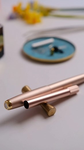 Watch as @illyboodesigns gets her Tom's Studio tools ready for the spring season.⁠ ⁠ The Lumos Mini fineliner tips are perfect for sketching, technical drawings, and adding detail to illustrations. You can easily refill them with a range of fountain pen inks and switch from a 0.1 to a 1.0 tip in moments.⁠ ⁠ The Studio Fountain Pen is great for adding that extra special touch to your illustrations, and you can also select from 9 different nibs to truly make your project unique.⁠ ⁠ #TomsStudio #Lu