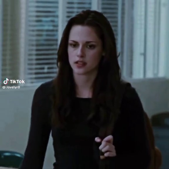 feeling like #bella rn #bellaswan #bellaswanedit #twilight #twilightsaga #edit #sad #sadvibes why is it choppy asf i’m gonna cry 😭