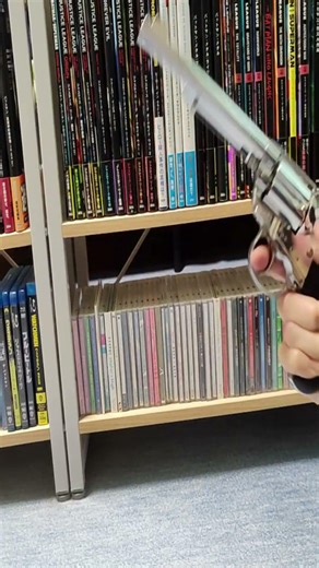 Vtuber Shannon Dirac parodies Revolver Ocelot in extremely low quality #vtuber #joke