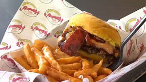 New burger restaurant opens in northwest Fresno