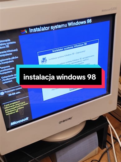 System Windows 98 postawiony, chyba już 10 tysięcy razy go instalowałem w życiu, teraz jeszcze sterowniki zainstalować 😉 #windows98 #instalacja #system #sterowniki