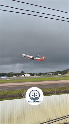 Jetstar Australia Airbus A321neo takeoff from Phuket International Airport 8/5 runway cafe