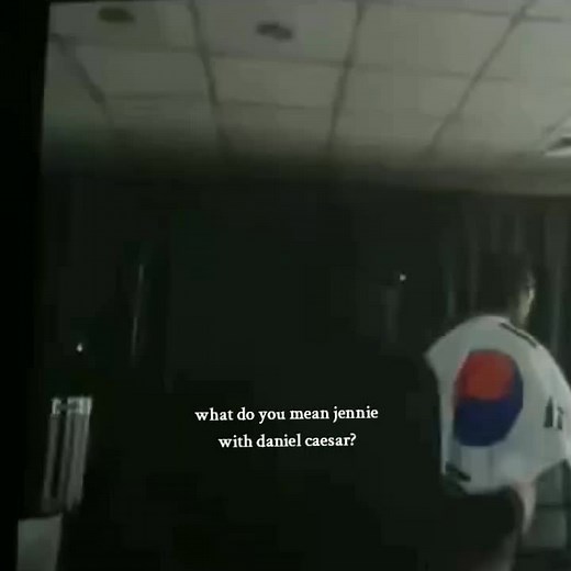 Jennie as Daniel Caesar translator at his concert in Korea 😄 #jennie #danielcaesar #concert #unexpected #fyp