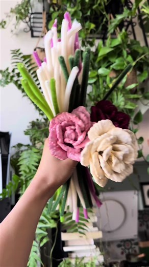 Pipe cleaner rose tutorial #pipecleanerflowers #tutorials #pipecleanerart #craft #rose #pipecleanerrose