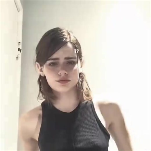 ‏انسى الدنيا وانسى الكون💔!!!!#البس سماعات#إيلي🙈