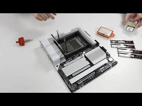 AMD Ryzen Threadripper 7970X unboxing and installing