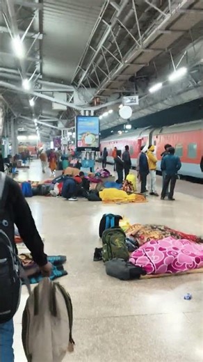 hum tere shehar me aaye hain musafir ki tarah.#train #tranding