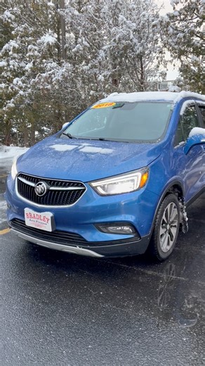 🚗💙 JUST IN: 2018 Buick Encore in ELECTRIC BLUE 💙🚗 (aka the “looks good in the driveway and crushes New England winters” car) Let’s talk features because this Encore is LOADED 👇 ✅ Leather interior ✅ Heated seats AND heated steering wheel (your hands will thank you in February) ✅ All-Wheel Drive – snow, slush, rain… bring it ✅ Blind spot monitoring ✅ Backup camera (actually TWO reasons you won’t hit anything) ✅ 4-cylinder = great on gas ✅ Smooth ride, fun to drive, crazy versatile This thing 
